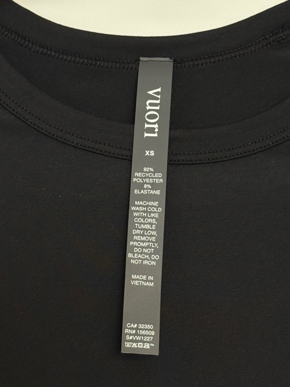 vuori long sleeve lux crew neck tee in black - Picture 5 of 5